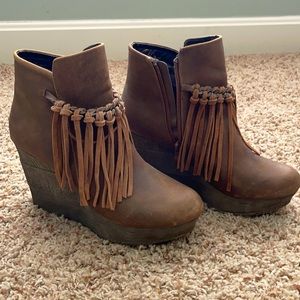 Women’s size 8.5 Wedge fringe booties
